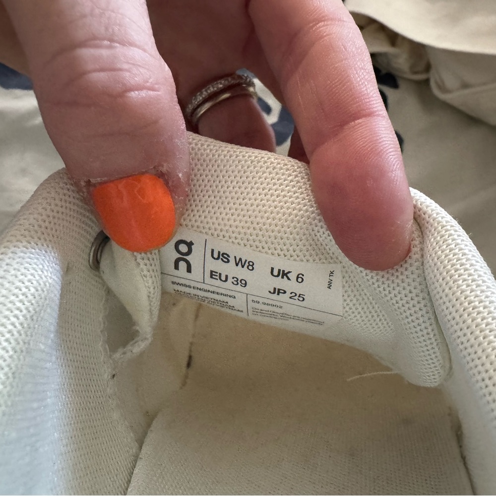 On Running Cream Sneakers - Picture 4 of 6